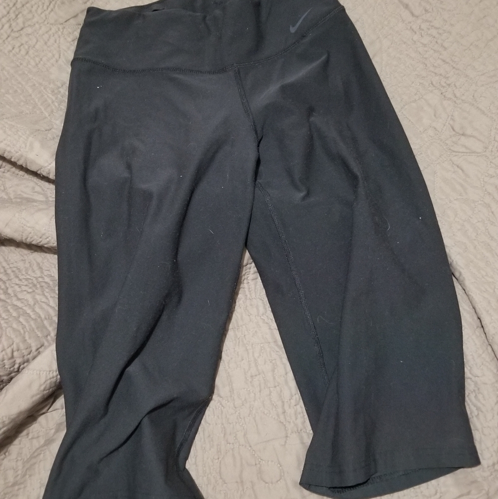 Nike drifit capris